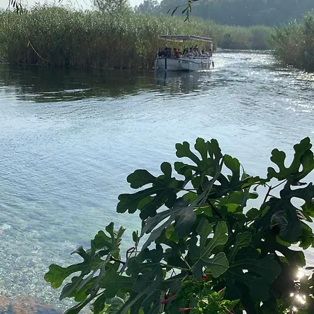 Rustic Modern Patio With Shared Pool Daire Akcapinar (Mugla)