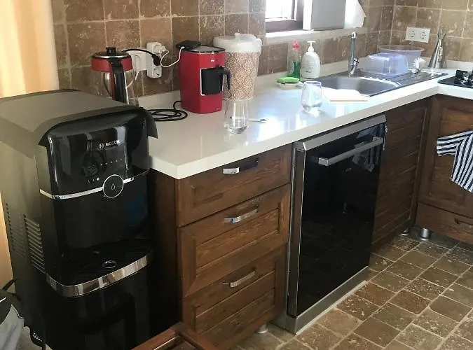 Rustic Modern Patio With Shared Pool 아파트 *