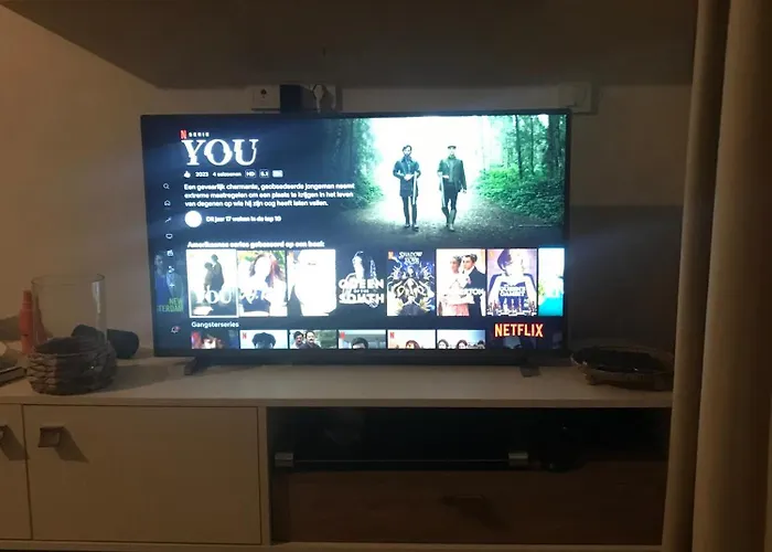 Rustic Modern Patio With Shared Pool 아파트